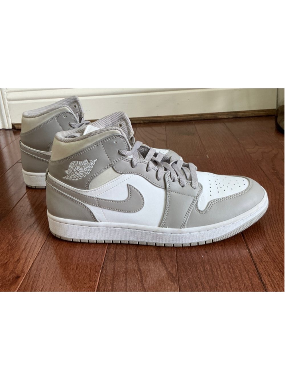 Men's Nike Air Jordan Mid Size 9.5 - Picture 5 of 7